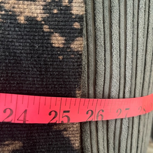 Men’s Champion Bleached Acid Wash Black Pullover Crewneck Sweatshirt - Picture 5 of 6